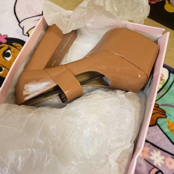 Shoes - Picture 5 of 5